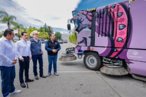 Cumple Gobierno de Esteban con nueva barredora “Doña Perrona” para el Municipio de Durango (5)