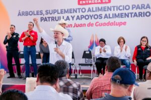 En recta final de la gira por los 39 municipios, Gobernador Esteban entrega semillas, tinacos, patrulla y pavimentación, además de fortalecer redes de agua en San Juan de Guadalupe (5)