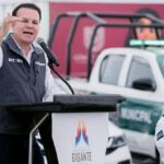 Entregan Esteban y Betzabé nuevas patrullas, vehículos y equipamiento para reforzar la seguridad y servicios públicos en Gómez Palacio (4)