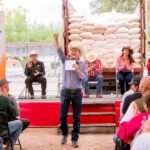 Gobernador Esteban entrega 130 toneladas de suplemento alimenticio a productores de Nuevo Ideal (5)