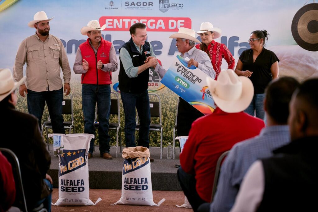 Gobierno del Estado lleva suplemento alimenticio a los 39 municipios para ayudar a productores en temporada de estiaje (3)