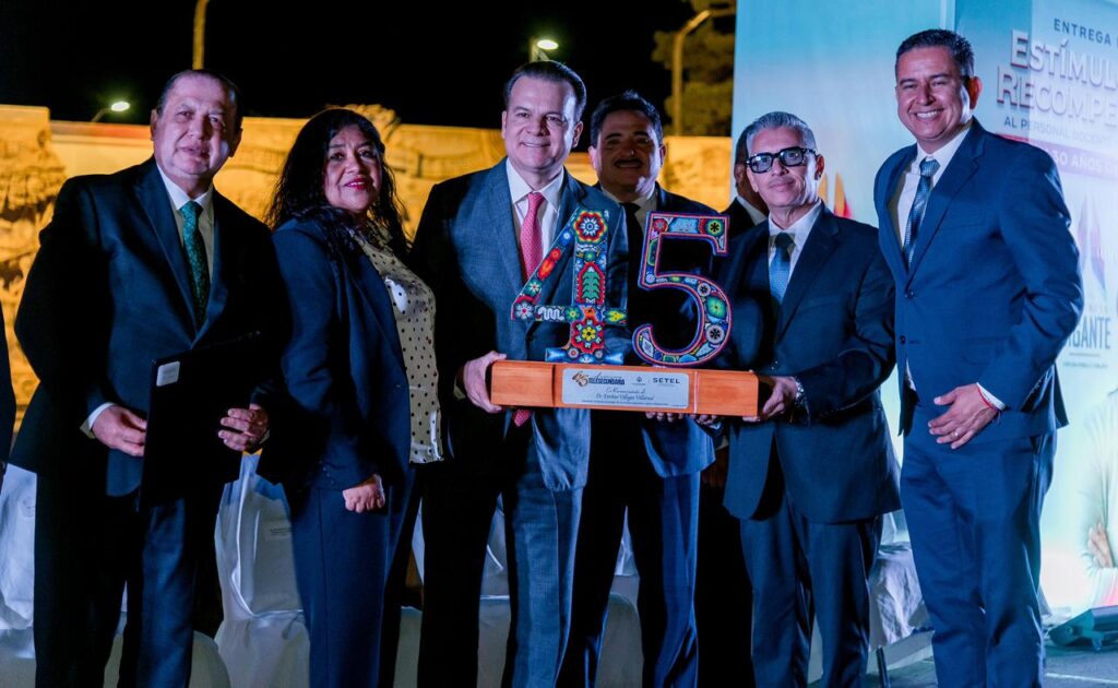 Homenajean a maestras y maestros que han dedicado 30, 40 y 50 años de servicio a formar generaciones en Durango (7)