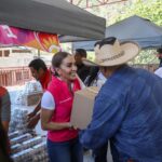 Lleva Marisol Rosso paquetes alimentarios a las familias de Topia garantiza atención y servicios gratuitos para las regiones más alejadas de Durango (3)