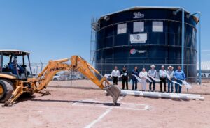 Más de seis mil habitantes de Cuencamé tendrán agua con mayor frecuencia en sus hogares; arrancan obras hidráulicas Esteban Villegas y Edith Orozco (1)