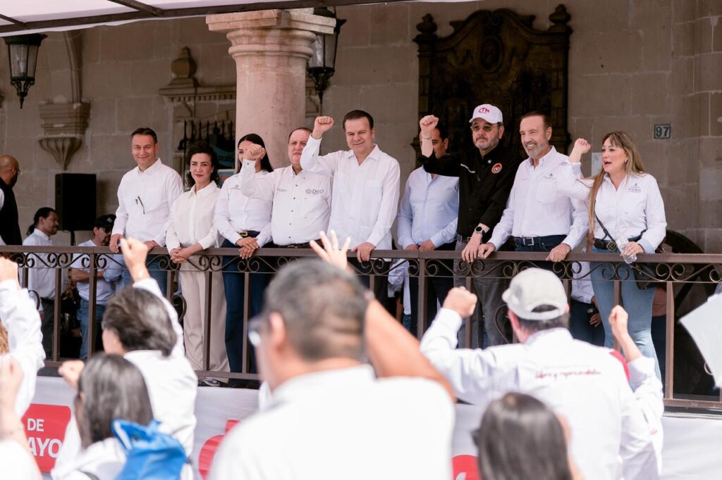 Más y mejores empleos, la mejor forma de homenajearlos Gobernador Esteban reconoce a trabajadores duranguenses (1)