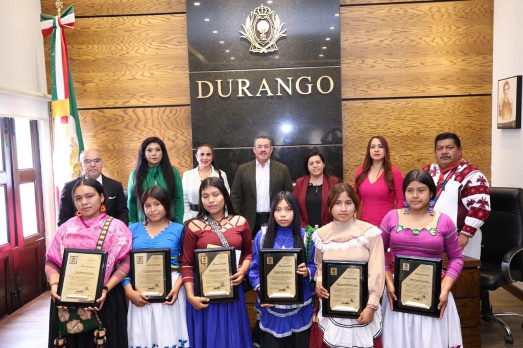 Reconoce Congreso a jóvenes traductoras de Mezquital