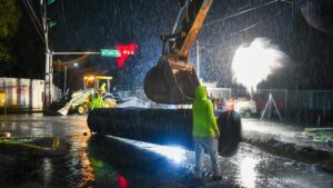 El colector pluvial Jalisco registra un 60% de avance; se realizan trabajos nocturnos y aun bajo la lluvia (2)