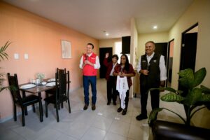 En enlace con la Mañanera de la Presidenta Claudia Sheinbaum entregan en Durango las primeras 450 viviendas del Infonavit; familias ya cuentan con un patrimonio propio (4)