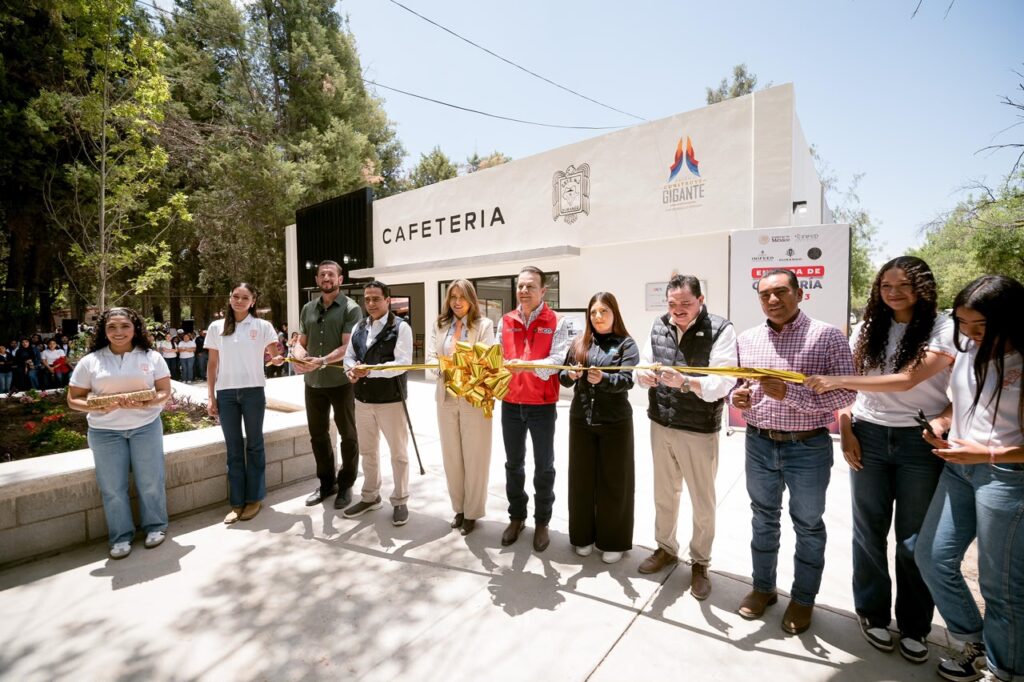 Estudiantes del CBTA 3 estrenan aulas, cafetería, canchas y puente peatonal; cumplen promesa Esteban y Toño con nuevas instalaciones (4)
