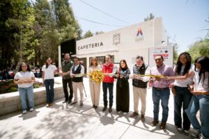 Estudiantes del CBTA 3 estrenan aulas, cafetería, canchas y puente peatonal; cumplen promesa Esteban y Toño con nuevas instalaciones (4)