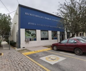 FECCED DETIENE A EXSERVIDORA PÚBLICA DE CONCILIACIÓN Y ARBITRAJE EN GÓMEZ PALACIO POR PRESUNTO COHECHO