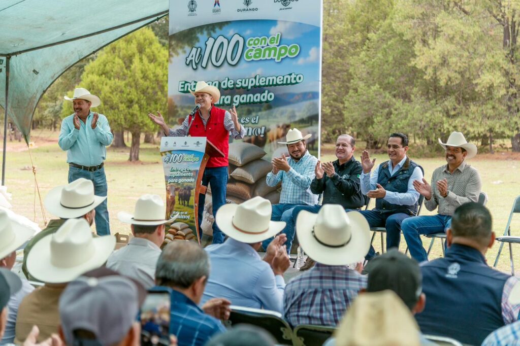 Ganaderos de la zona sierra de Durango reciben 250 toneladas de maíz molido para alimentar a su ganado y kits sanitarios para prevenir el gusano barrenador (8)