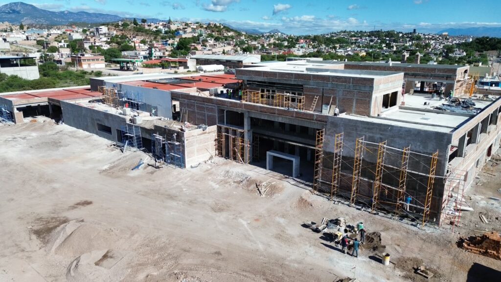 Hospital de Santiago Papasquiaro registra 55% de avance y llevará servicios médicos especializados a siete municipios (1)