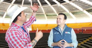 Las familias disfrutarán conciertos con mejor sonido en el Palenque de la Feria; supervisan Esteban y Lauro la restauración acústica del recinto 1