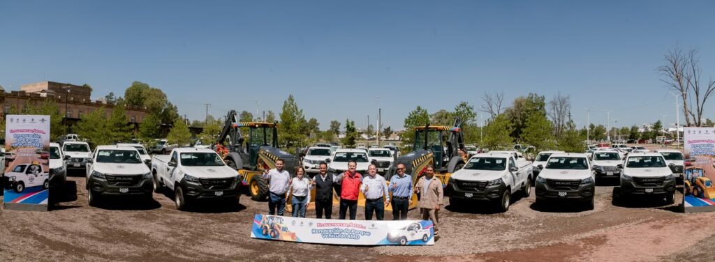 Más rapidez para atender reportes de agua y drenaje en Durango; entregan Esteban y Toño 82 nuevas unidades para mejorar servicio de AMD (1)
