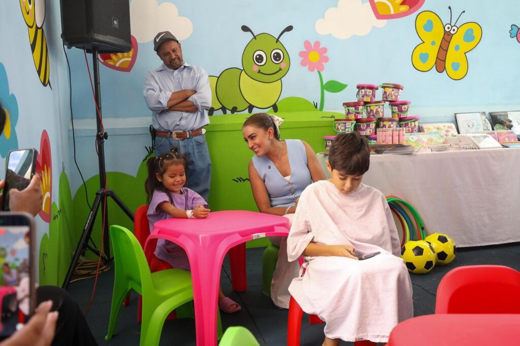 Niñas, niños y familias del Hospital Materno Infantil disfrutan espacios más cómodos y seguros; entrega Marisol Rosso áreas de espera y recreación para una mejor atención y estancia (4)