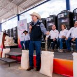 Productores de San Dimas mantendrán su ganado en mejores condiciones; entrega el gobernador Esteban 100 toneladas de maíz molido (3)