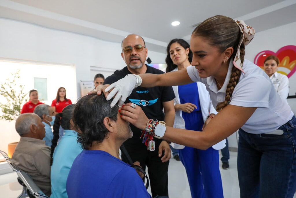 Recuperan la vista más de 200 duranguenses gracias a la primera campaña de cataratas del año en los nuevos quirófanos de Cirugía Extramuros del DIF Estatal (1)
