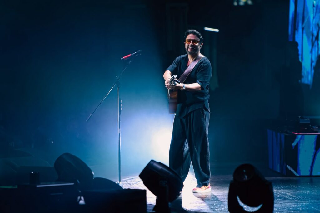 Alex Campos reúne a miles en una noche de fe y esperanza en la Velaria de La Villista 2026 (4)