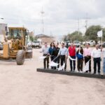 En Durango, la calle Camino La Loma comienza a pavimentarse; más de 60 familias reciben cuartos, losas y baños, y estudiantes, computadoras nuevas (1)