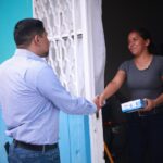 Impulsa Fernando Rocha el cuidado de la economía familiar con entrega de focos ahorradores en el Quinto Distrito (1)