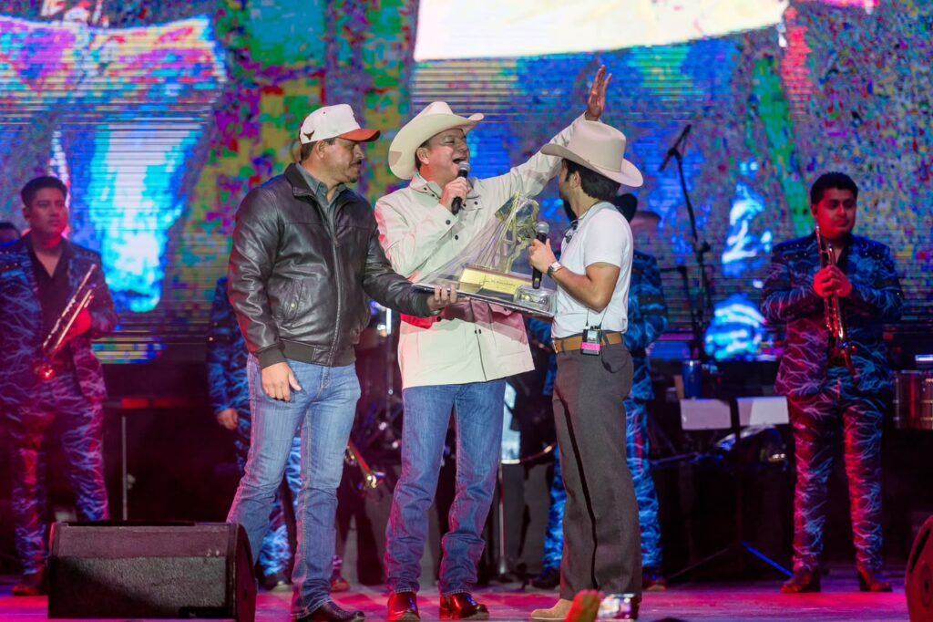 Joss Favela entrega el corazón en La Villista 2026 y refrenda su cariño por Durango (9)