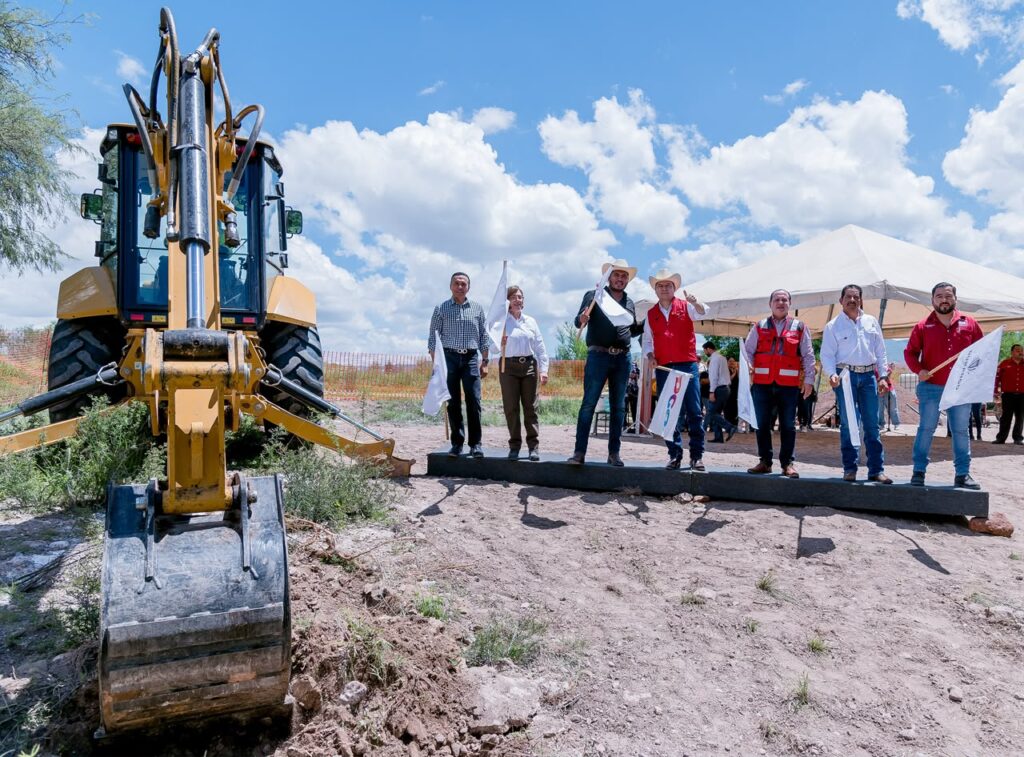 Peñón Blanco ampliará su panteón municipal con 400 nuevos espacios y 400 gavetas; inician la obra Esteban Villegas y Elías Bustamante (1)