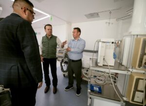 Reconocen médicos mejor funcionamiento del Hospital 450 con equipo de alta especialidad entregado por Esteban (4)