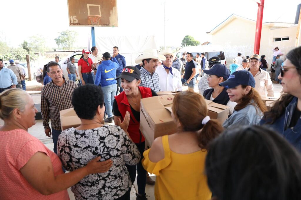 DIF Estatal llevará 10 mil pollitas a familias de comunidades de Durango para apoyar su economía_ Marisol Rosso inicia las entregas (5)