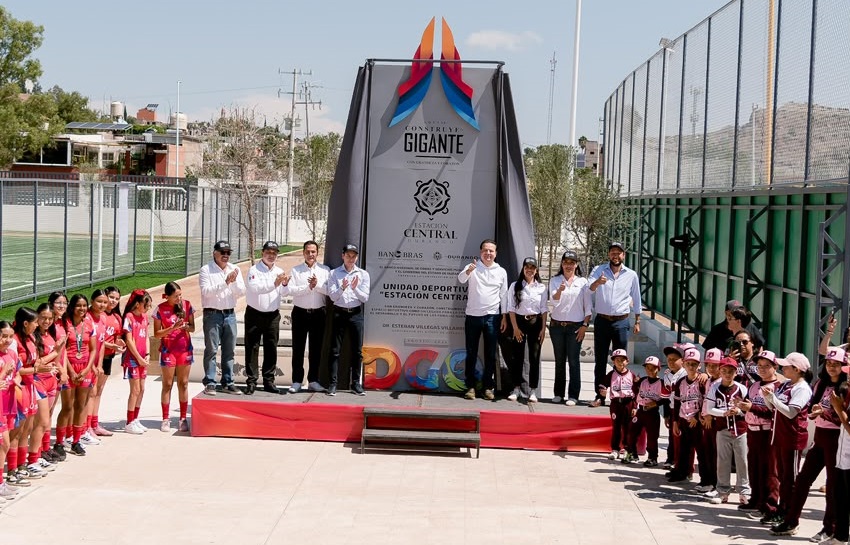 Entregan primera etapa de Estación Central; nuevo estadio de béisbol y cancha de futbol abren sus puertas (10)