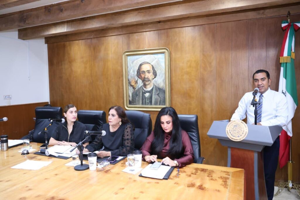 Reconoce Noel Fernández inversión de Esteban para garantizar abasto de medicamento