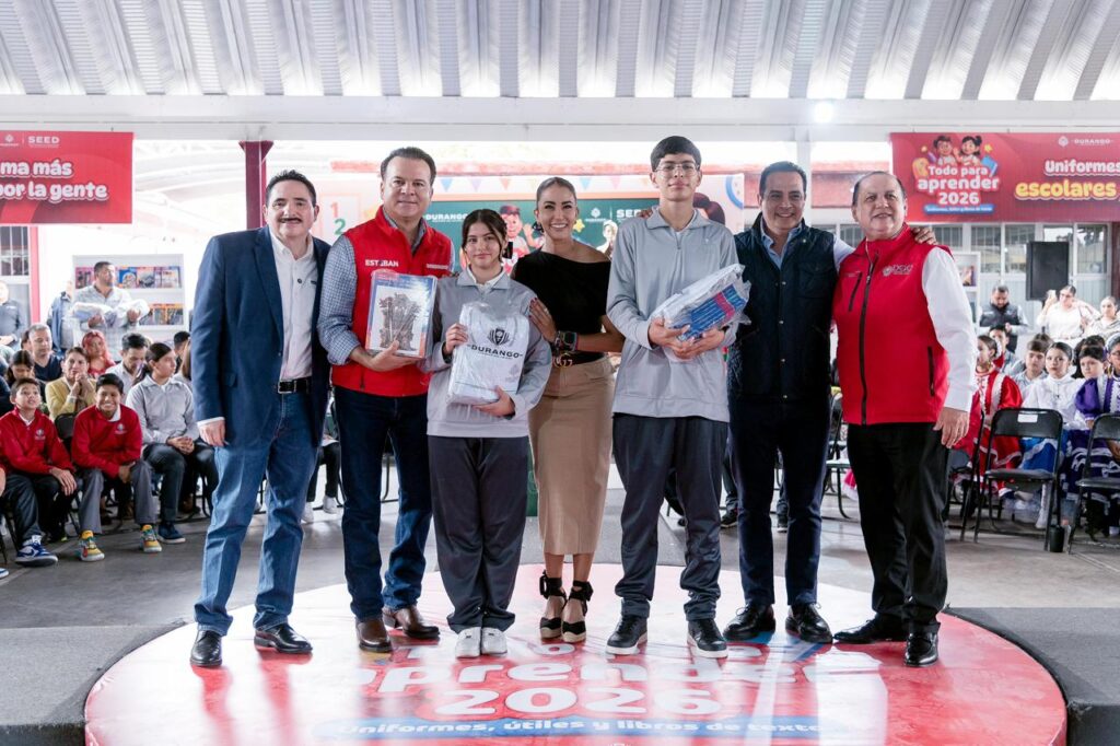 Regresan a clases 370 mil estudiantes de Durango con uniformes, útiles y libros de texto gratuitos (10)