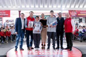 Regresan a clases 370 mil estudiantes de Durango con uniformes, útiles y libros de texto gratuitos (10)