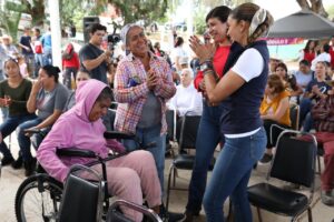 Anuncia Marisol Rosso cobertura estatal de paquetes de pollitas; lleva Ruta de la Salud y paquetes alimentarios a San Juan del Río (6)