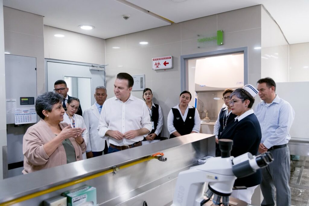 En su cuarto año de resultados, el Gobernador Esteban Villegas acerca servicios de salud y mejora la atención para los duranguenses (2)