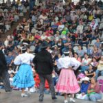 Gran asistencia de familias y visitantes disfrutan la música y tradición del XXI Festival Internacional del Mariachi, su Charrería y Danza en Durango (8)