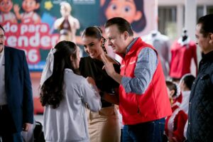 Inicia entrega de 194 mil 600 paquetes de útiles escolares gratuitos en Durango; apoyan a la economía familiar y garantizan materiales para aprender (3)