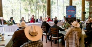 Para que Durango siga siendo líder nacional forestal, Esteban escucha y refrenda su compromiso de trabajar con líderes forestales (1)