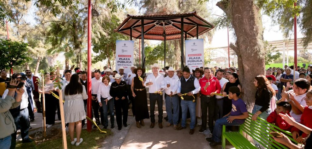 El ejido 21 de Marzo estrena plaza renovada para disfrutar en familia; Esteban y Susy cumplen compromiso con habitantes de Lerdo (5)