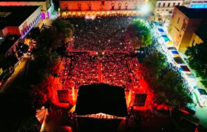 Enjambre conquista el Festival Revueltas 2026 con una noche inolvidable de rock (1)