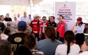 Gobernador entrega material de construcción para ejidos de La Laguna que fueron afectados por las recientes lluvias (1)