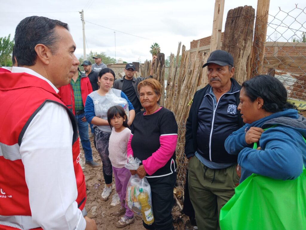 Gobierno del Estado atiende a familias afectadas por las lluvias en la Región Laguna (14)