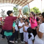Marisol Rosso lleva paquetes alimentarios a comunidades afectadas por las lluvias en Gómez Palacio y anuncia un nuevo comedor escolar (4)
