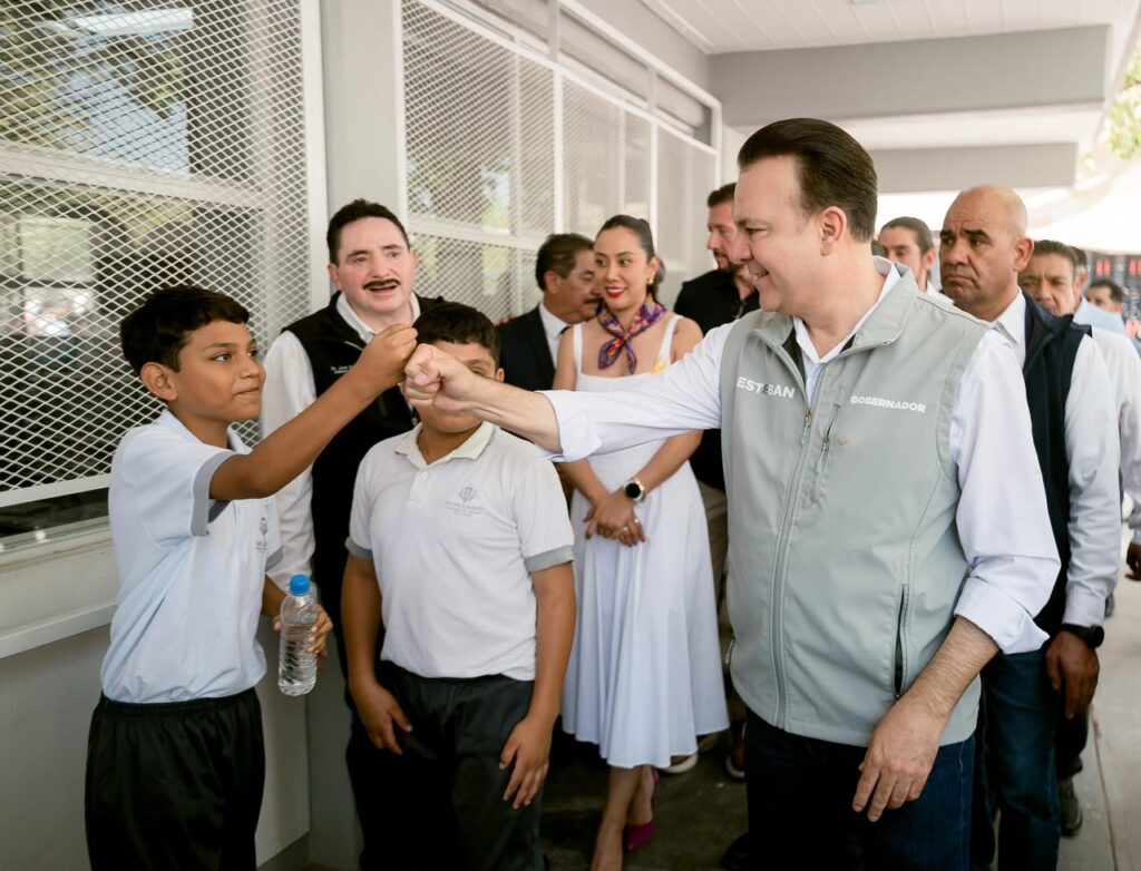 Uniformes y útiles escolares hacen más ligero el regreso a clases para familias de Durango (3)