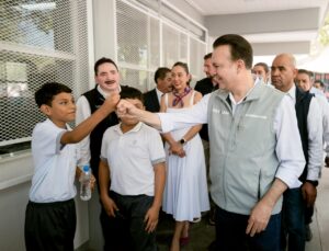 Uniformes y útiles escolares hacen más ligero el regreso a clases para familias de Durango (3)